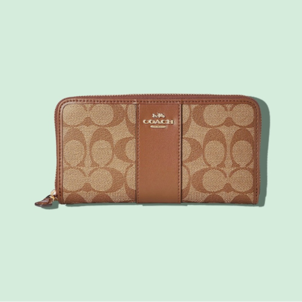 Coach Popular Classic Signature Design NWOT Wallet